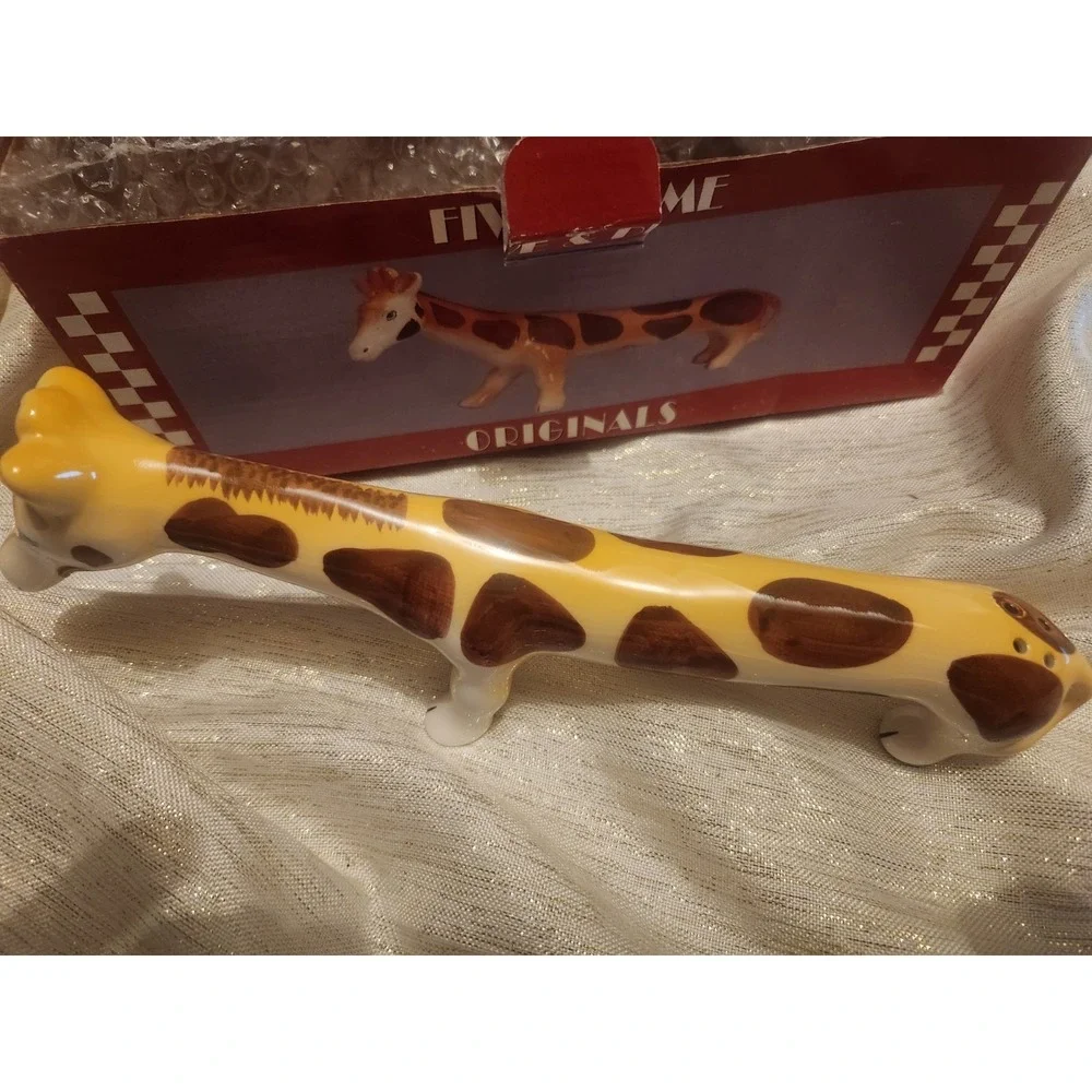 Vintage 1989 Five & Dime Inc Long Giraffe Ceramic Salt & Pepper Shaker NOS